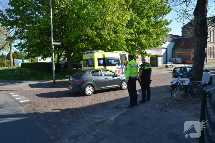 Fietsster geschept door automobilist