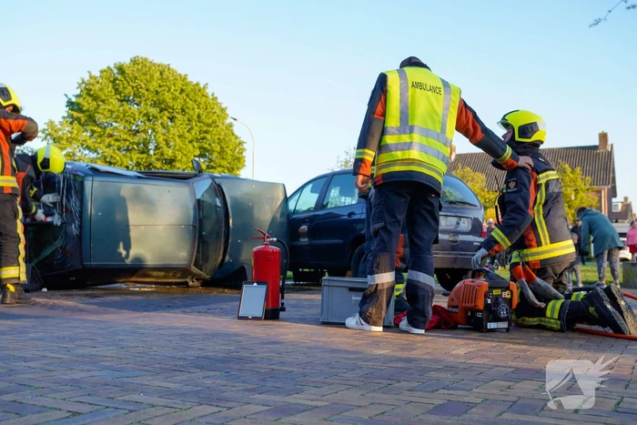 Spectaculaire brandweeroefening trekt veel bekijks