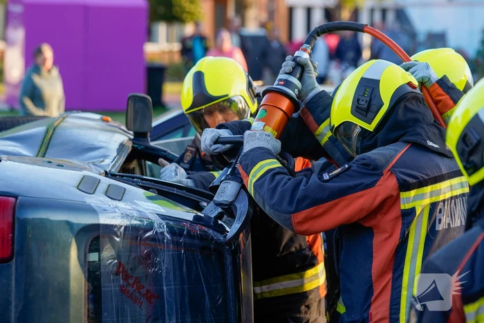 Spectaculaire brandweeroefening trekt veel bekijks