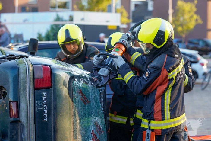 Spectaculaire brandweeroefening trekt veel bekijks