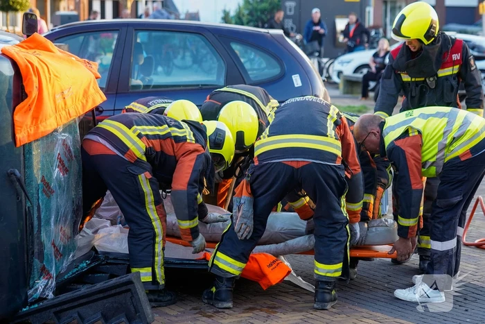 Spectaculaire brandweeroefening trekt veel bekijks