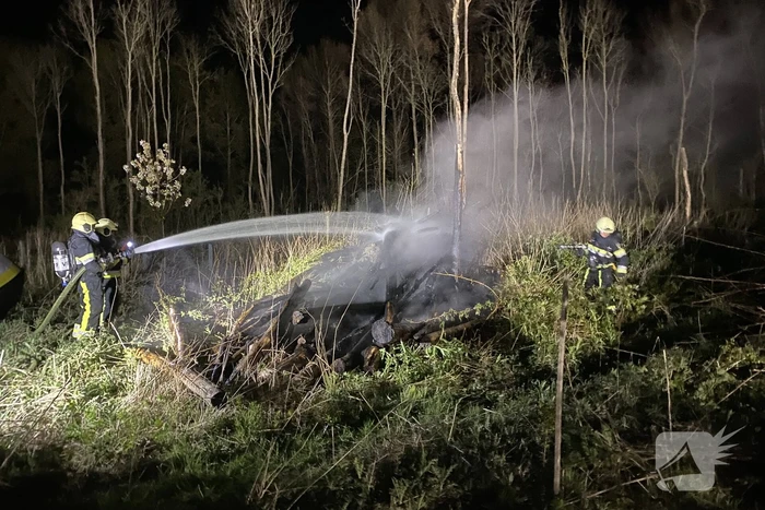 Brandweer bestrijdt forse brand in buitenruimte