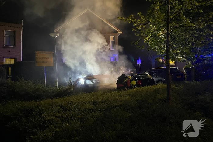 Brand in geparkeerde auto