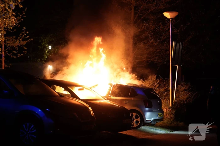 Brand in geparkeerde auto