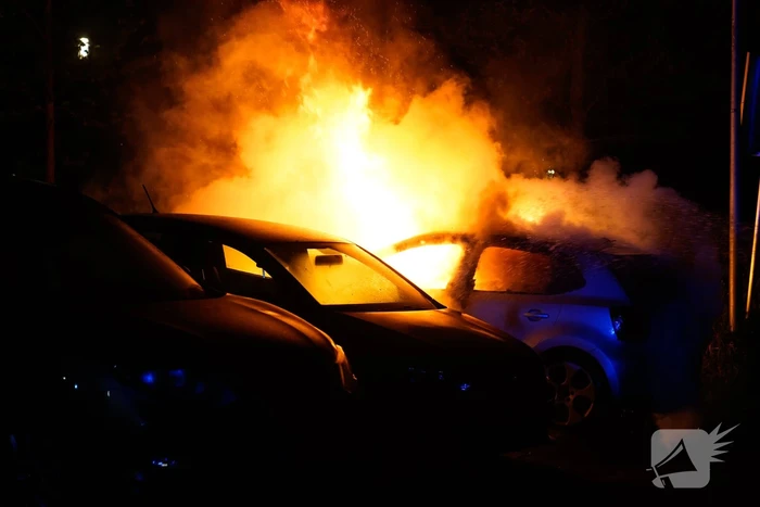 Brand in geparkeerde auto