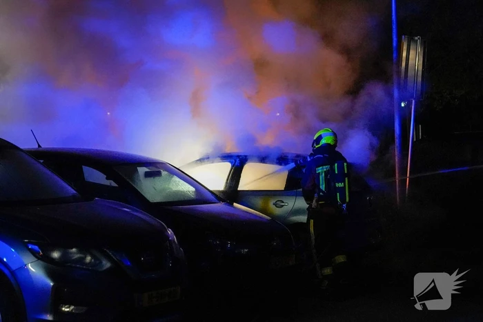 Brand in geparkeerde auto