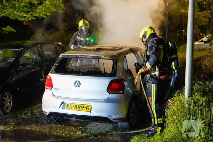 Brand in geparkeerde auto
