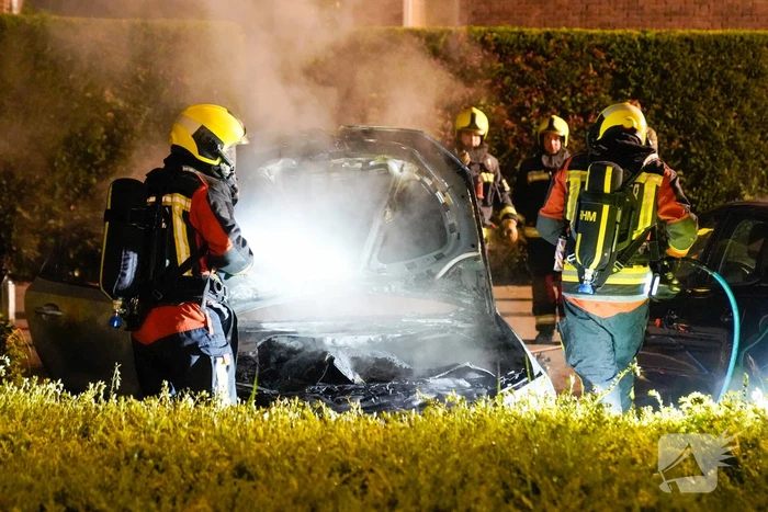 Brand in geparkeerde auto