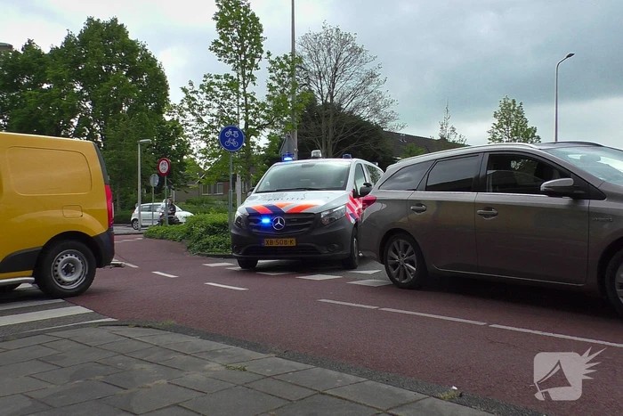 Brommerrijder gewond bij botsing met bestelbus op zebrapad