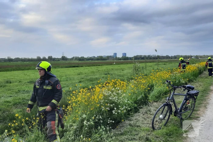 Zoekactie na aantreffen van schoen in slootkant