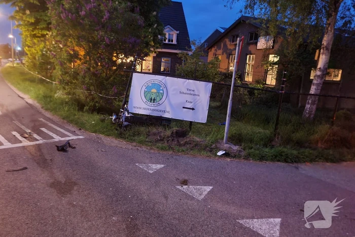 Auto belandt in sloot na achtervolging