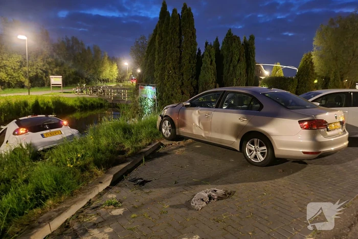 Auto belandt in sloot na achtervolging