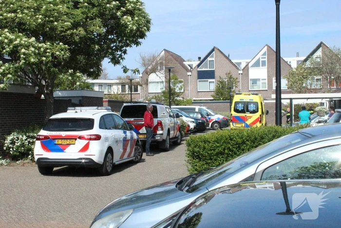 Persoon uit woning gehaald na melding van steekpartij