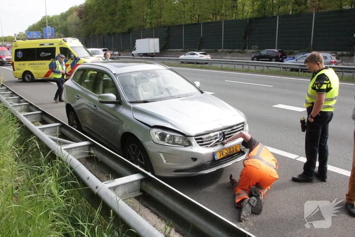 Maserati raakt beschadigd bij kop-staart aanrijding