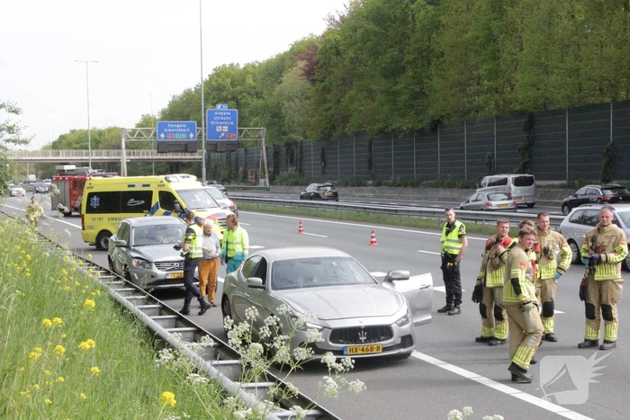 Maserati raakt beschadigd bij kop-staart aanrijding