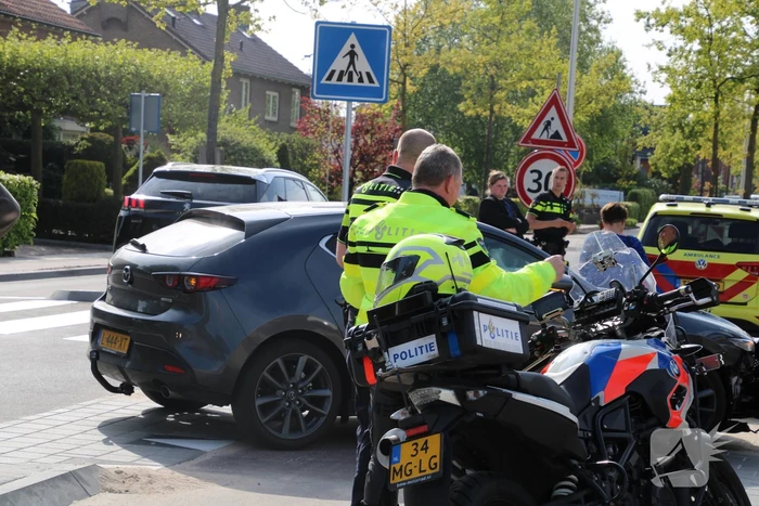 Scooterrijder gewond bij botsing met personenauto
