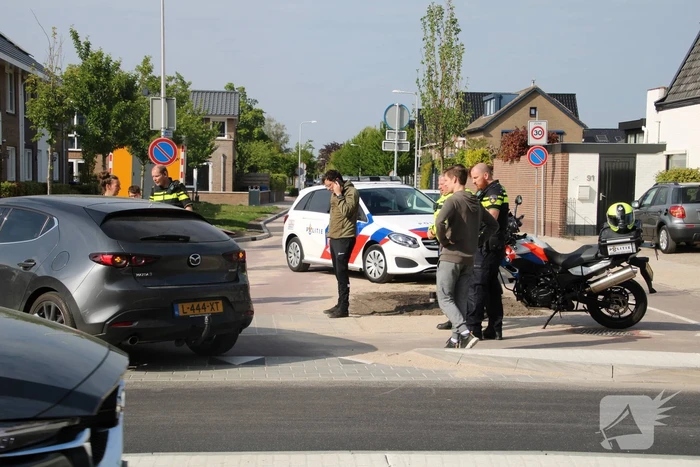 Scooterrijder gewond bij botsing met personenauto