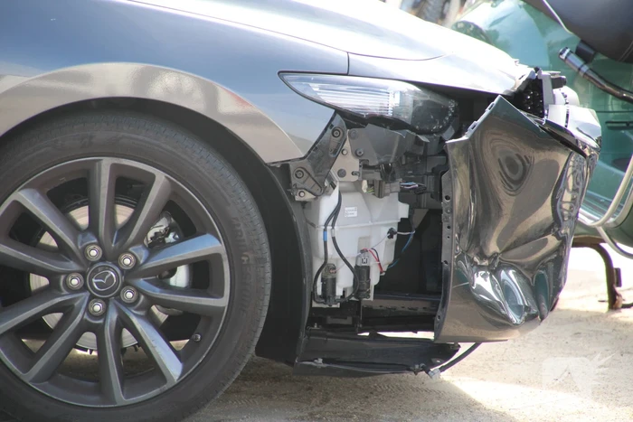 Scooterrijder gewond bij botsing met personenauto