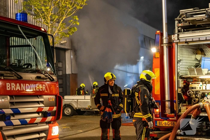 Grote uitslaande brand in wasserette