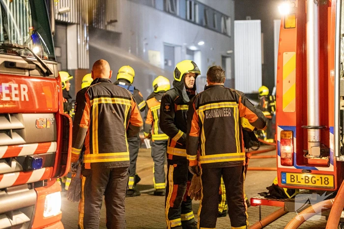 Grote uitslaande brand in wasserette