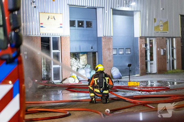 Grote uitslaande brand in wasserette