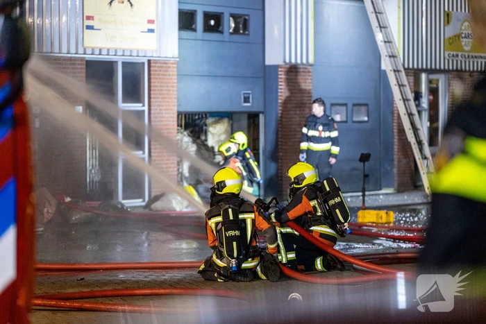 Grote uitslaande brand in wasserette