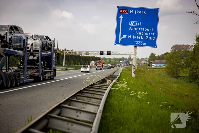 Rijstrook afgesloten door ongeval op snelweg