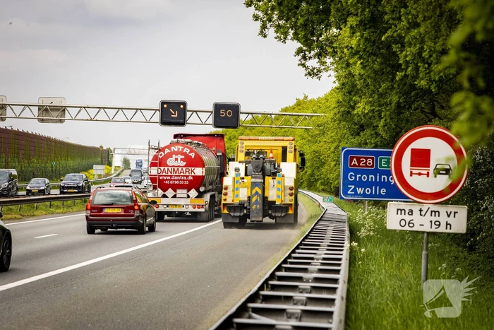 Rijstrook afgesloten door ongeval op snelweg