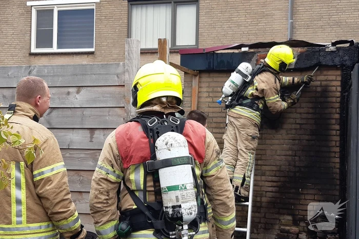 Schuur en schutting lopen brandschade op