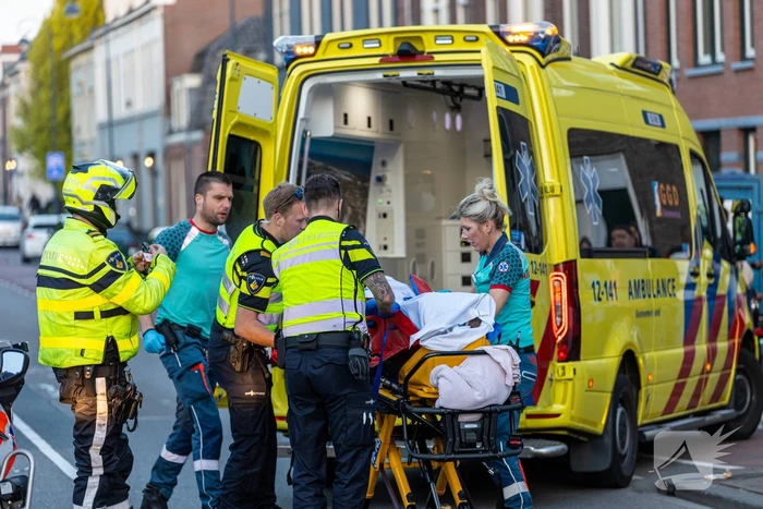 Voetganger gewond bij botsing met bus