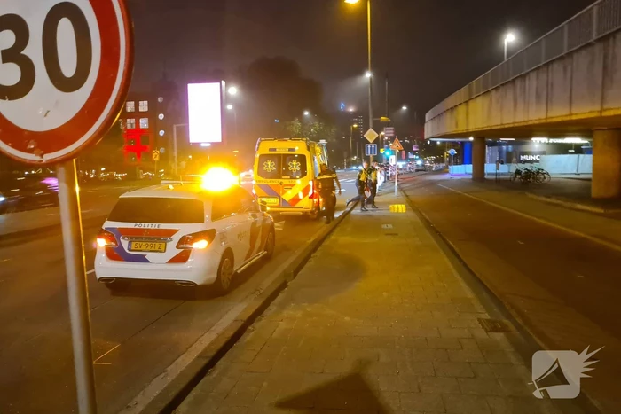 Persoon naar ziekenhuis na val in Nieuwe Maas
