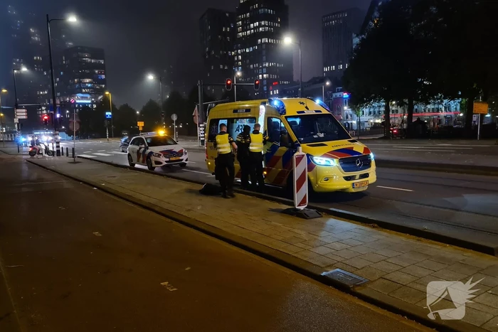Persoon naar ziekenhuis na val in Nieuwe Maas