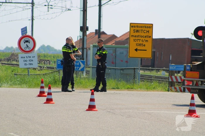 Vrachtwagen trekt bovenleiding kapot