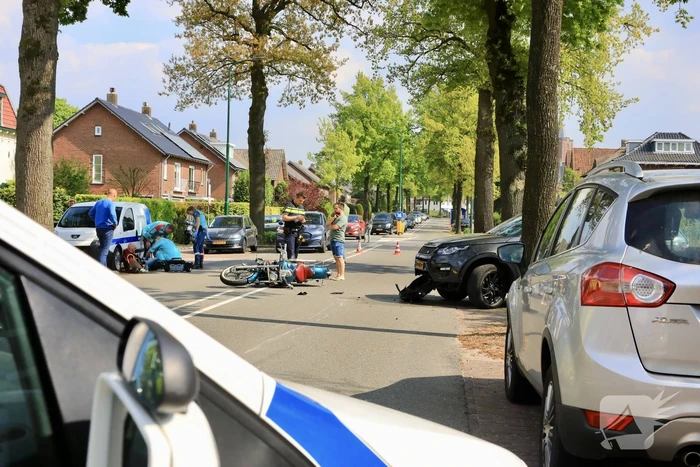 Motorrijder gewond bij botsing met auto
