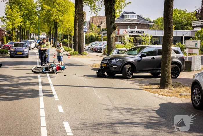 Motorrijder gewond bij botsing met auto