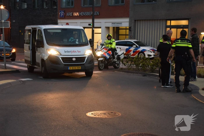 Fietser aangereden door bestelbus
