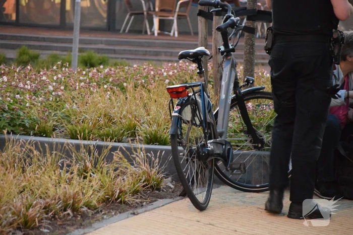 Fietser aangereden door bestelbus