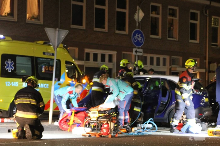 Zwaar gewonde bij frontale crash