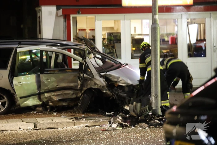 Zwaar gewonde bij frontale crash