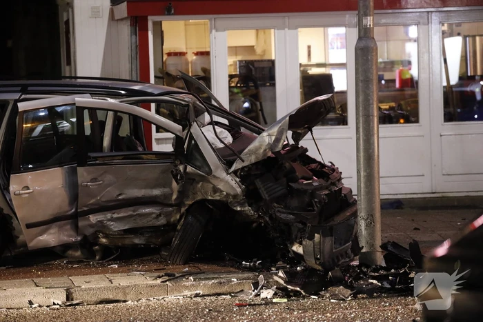 Zwaar gewonde bij frontale crash