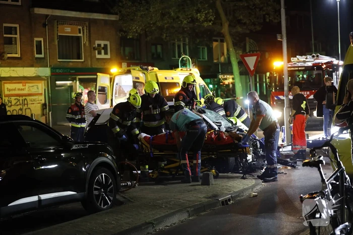 Zwaar gewonde bij frontale crash