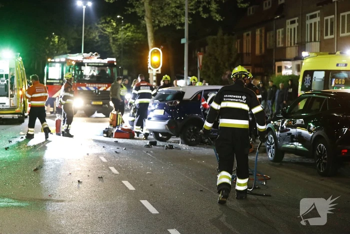Zwaar gewonde bij frontale crash