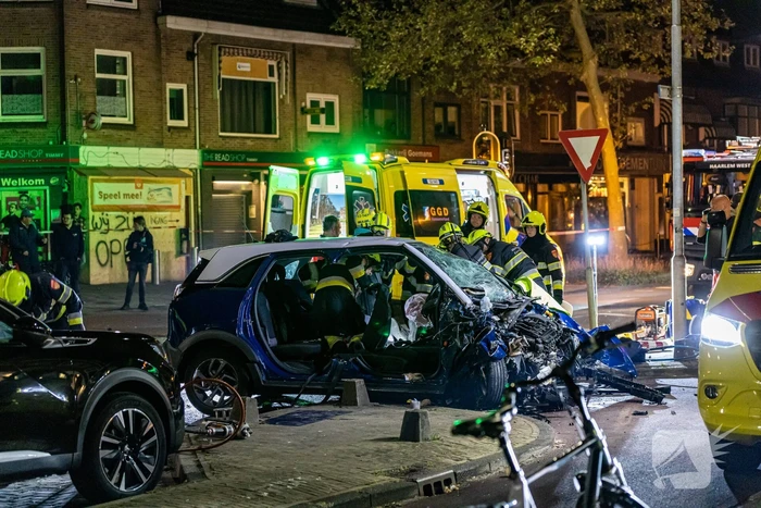 Zwaar gewonde bij frontale crash
