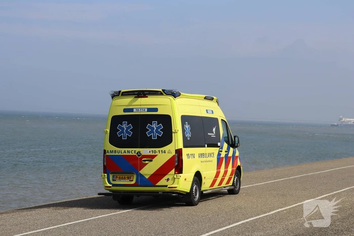 Persoon gewond na te water raken