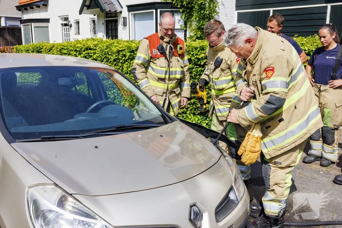 Brand aan voorzijde van personenauto