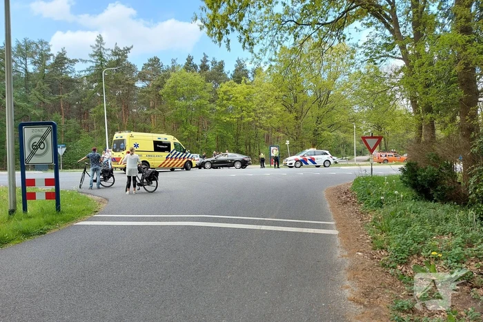 Veel schade na botsing tussen twee auto's