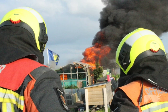 Uitslaande brand in tuinhuis