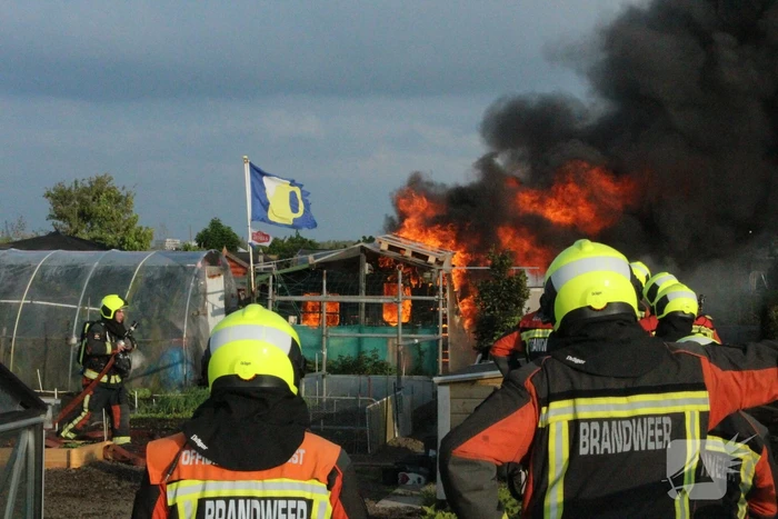 Uitslaande brand in tuinhuis