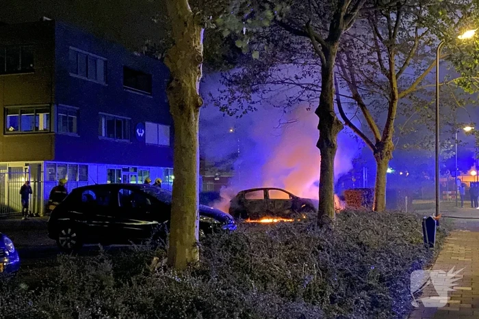 De zoveelste auto gaat in vlammen op