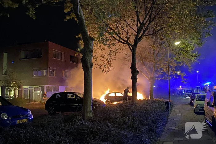 De zoveelste auto gaat in vlammen op
